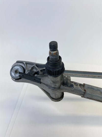 2006 BMW 330XI FRONT WINDSHIELD WIPER MOTOR LINKAGE ASSEMBLY OEM 697826301
