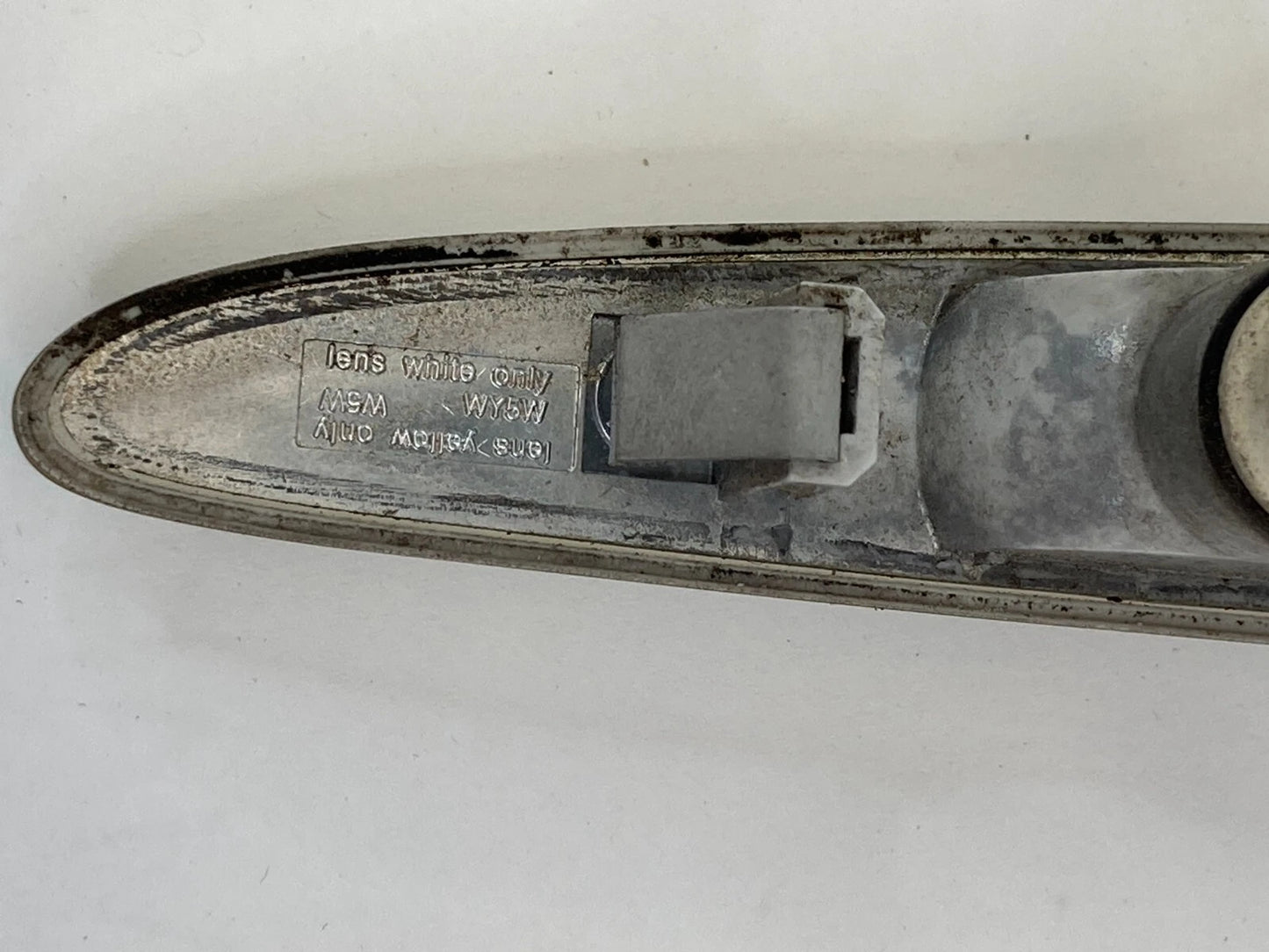 2004-2006 BMW X3 SUV 4-DR LEFT DRIVER SIDE FENDER MARKER REPEATER TURN LIGHT OEM