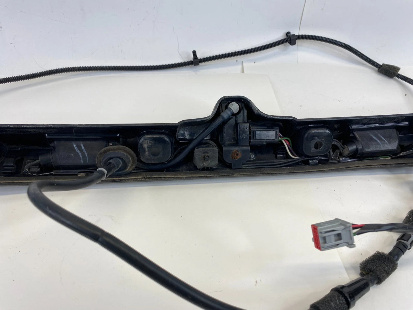 2016-2019 FORD EXPLORER INTERCEPTOR REAR TRUNK TAILGATE MOLDING BEZEL W/CAMERA