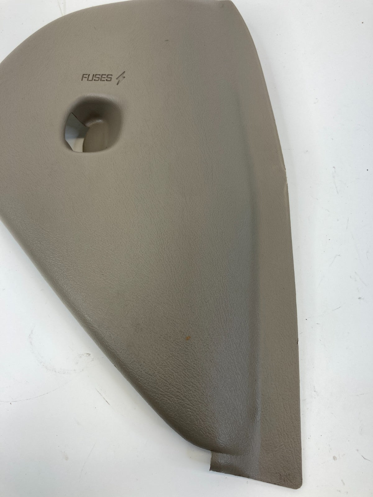 2000-2005 Chevrolet Monte Carlo Dash Right Side Fuse Box Cover Trim Cap 10314233