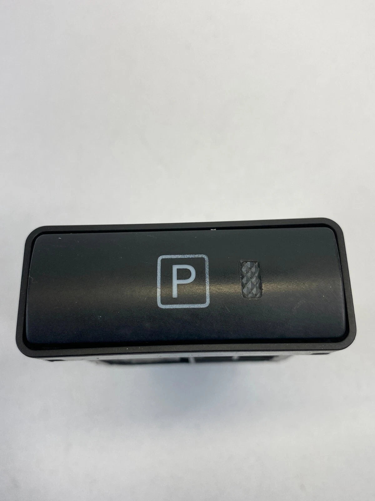 2004-2009 TOYOTA PRIUS PARKING PARK BRAKE CONTROL STOP SWITCH BUTTON 15A685 OEM