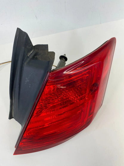 2013-2019 FORD TAURUS INTERCEPTOR SEDAN RIGHT SIDE OUTER TAILLIGHT LAMP ASSY OEM