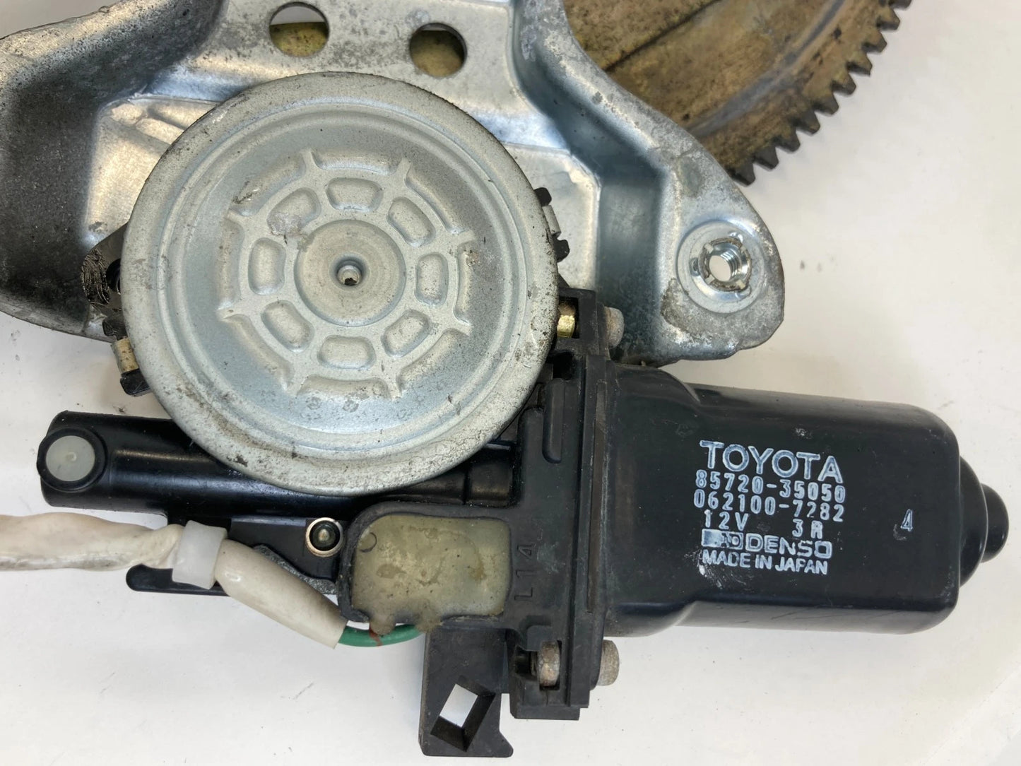 96-02 TOYOTA 4RUNNER FRONT LEFT SIDE DOOR WINDOW MOTOR W/ REGULATOR 85720-35050