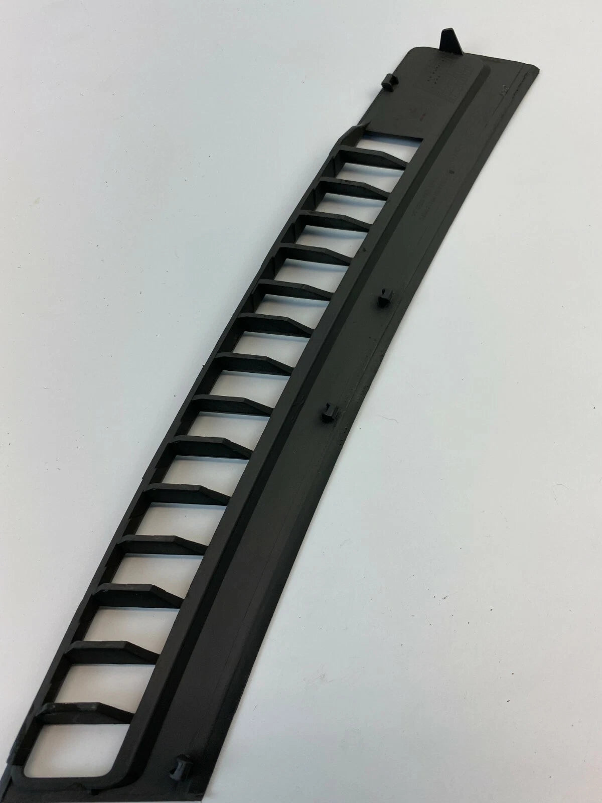 2005-2007 JEEP GRAND CHEROKEE UPPER LEFT DASH DEFROST GARNISH VENT COVER TRIM