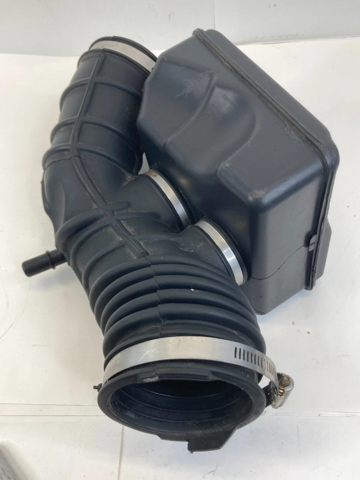 2009-2012 FORD FLEX LINCOLN MKS ENGINE AIR INTAKE RESONATOR HOSE DUCT TUBE OEM