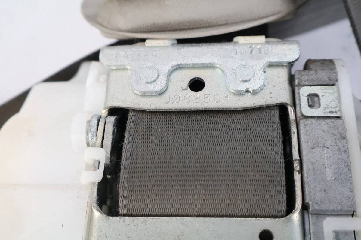 2011-2014 TOYOTA SIENNA FRONT RH PASSENGER SIDE SEAT BELT RETRACTOR ASSEMBLY OEM