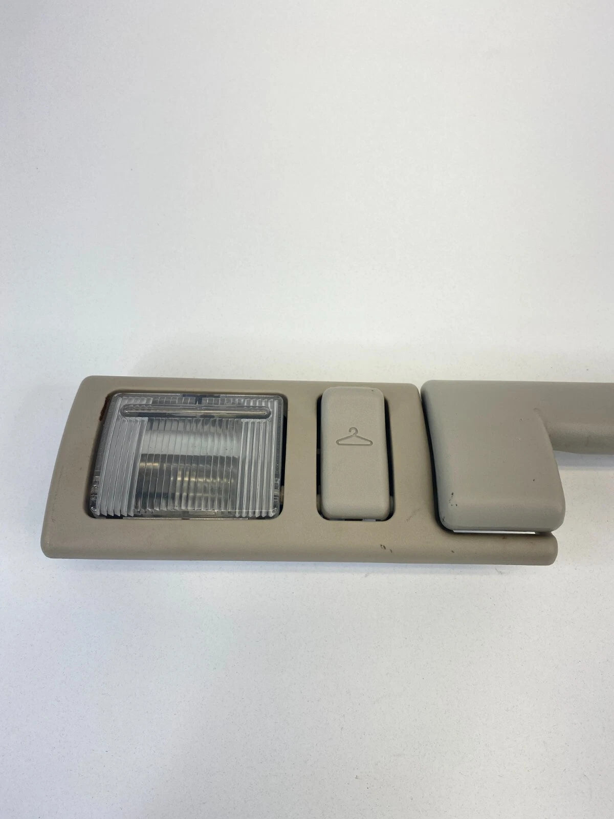 2004-2006 CHRYSLER PACIFICA REAR RIGHT SIDE ROOF GRAB GRIP HANDLE W/ DOME LIGHT