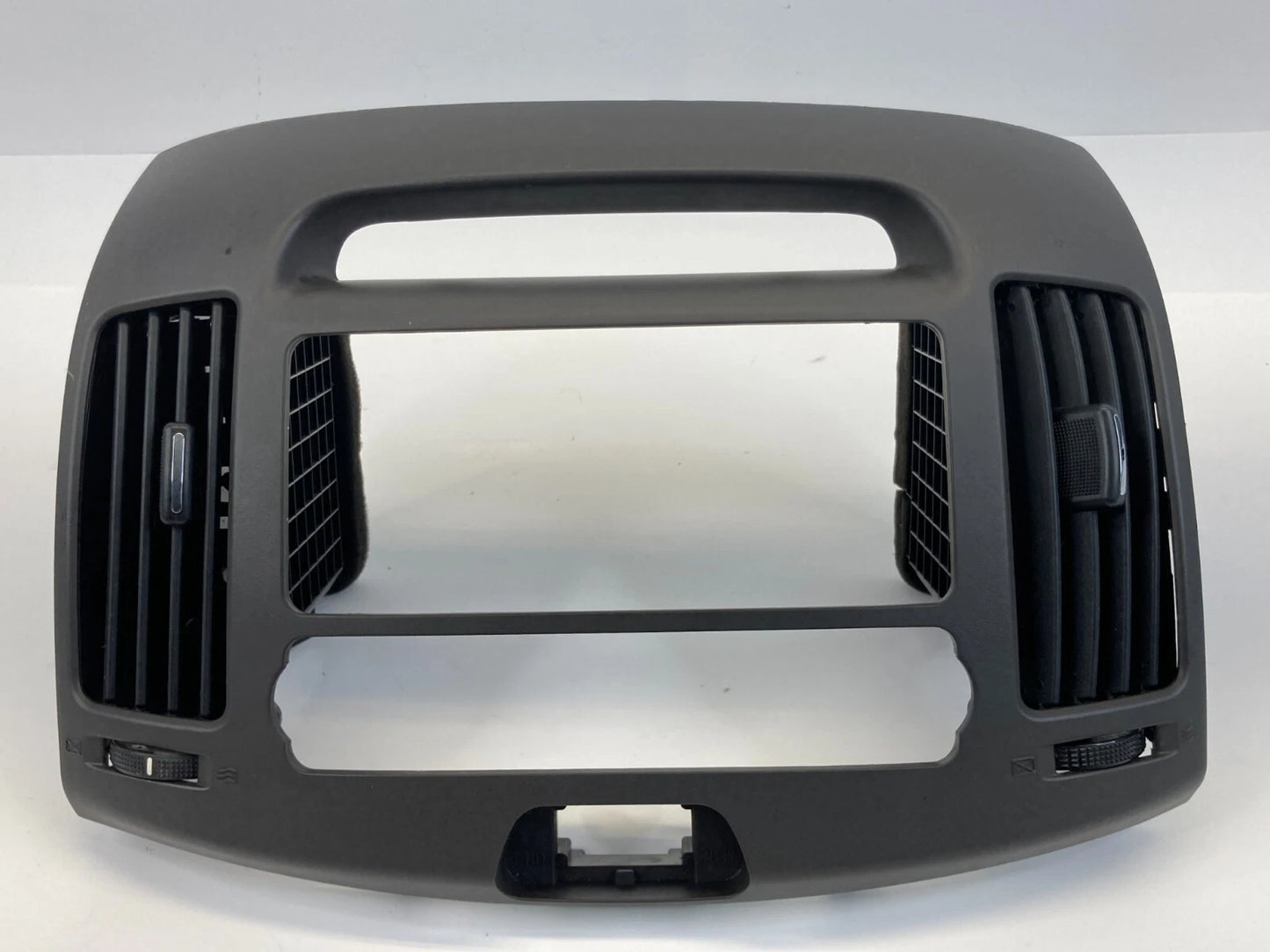 07-10 HYUNDAI ELANTRA CENTER DASH RADIO BEZEL CLIMATE CONTROL TRIM W AIR VENT