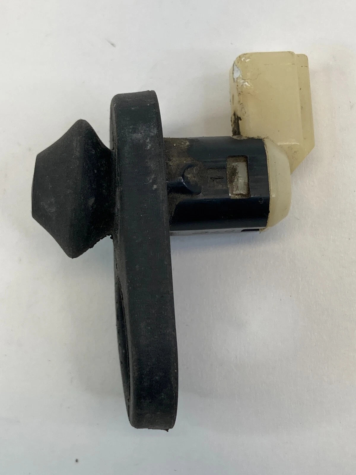 1998-2002 TOYOTA COROLLA REAR RIGHT DOOR COURTESY LIGHT AJAR JAMB SENSOR SWITCH