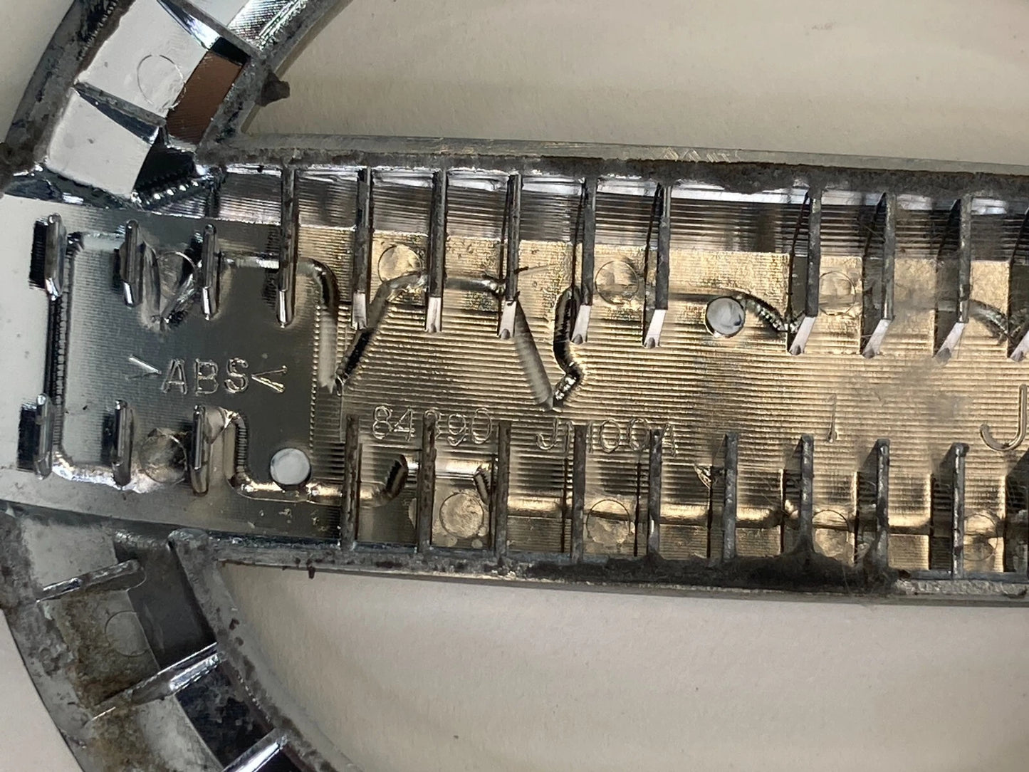 08-13 NISSAN ROGUE REAR TAILGATE EMBLEM BADGE LOGO CHROME 84890-JM00A OEM