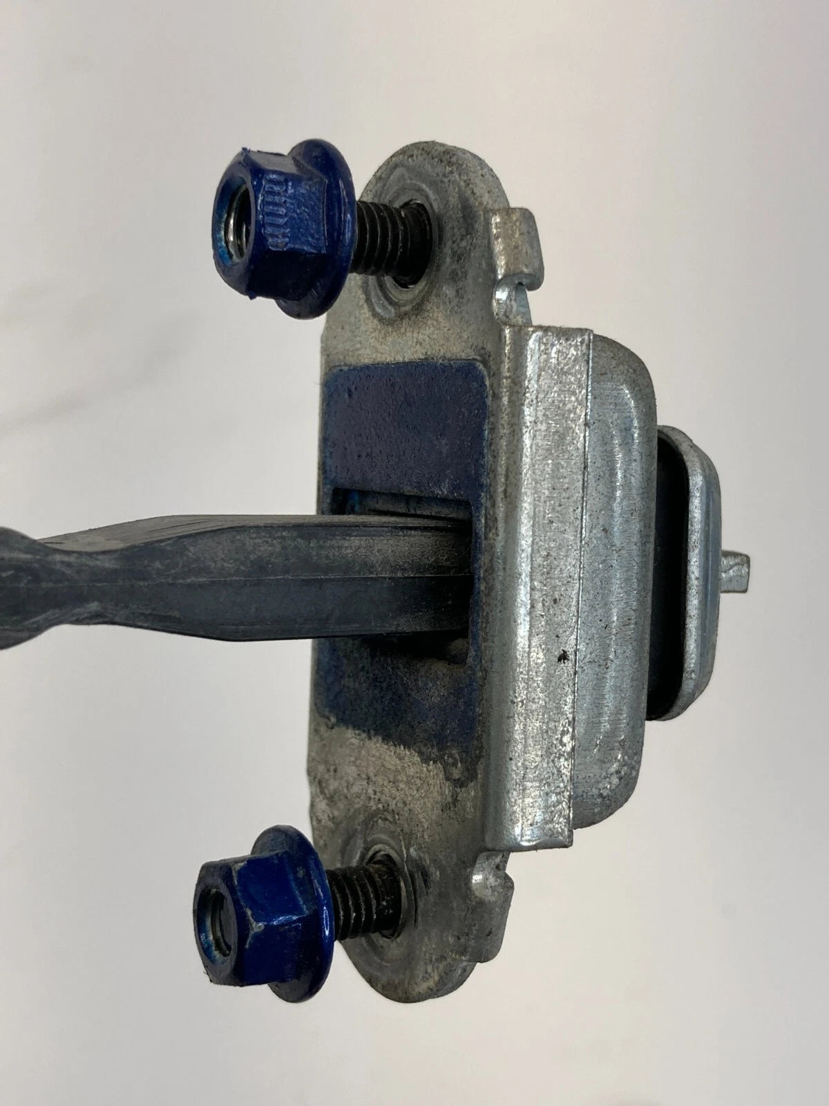2006-2011 FORD FOCUS REAR LEFT SIDE DOOR CHECK STOP STOPPER DETENT 6S4A-A23500