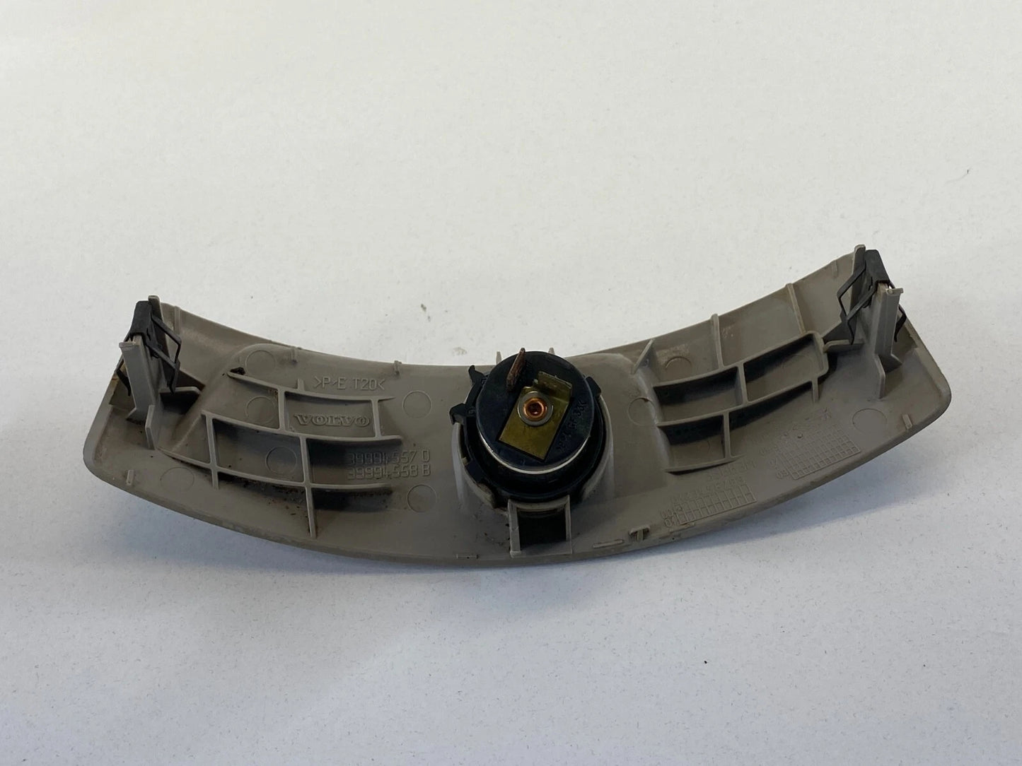 2004-2007 VOLVO S40 2.4I SEDAN FRONT CENTER CONSOLE POWER OUTLET TRIM BEZEL OEM