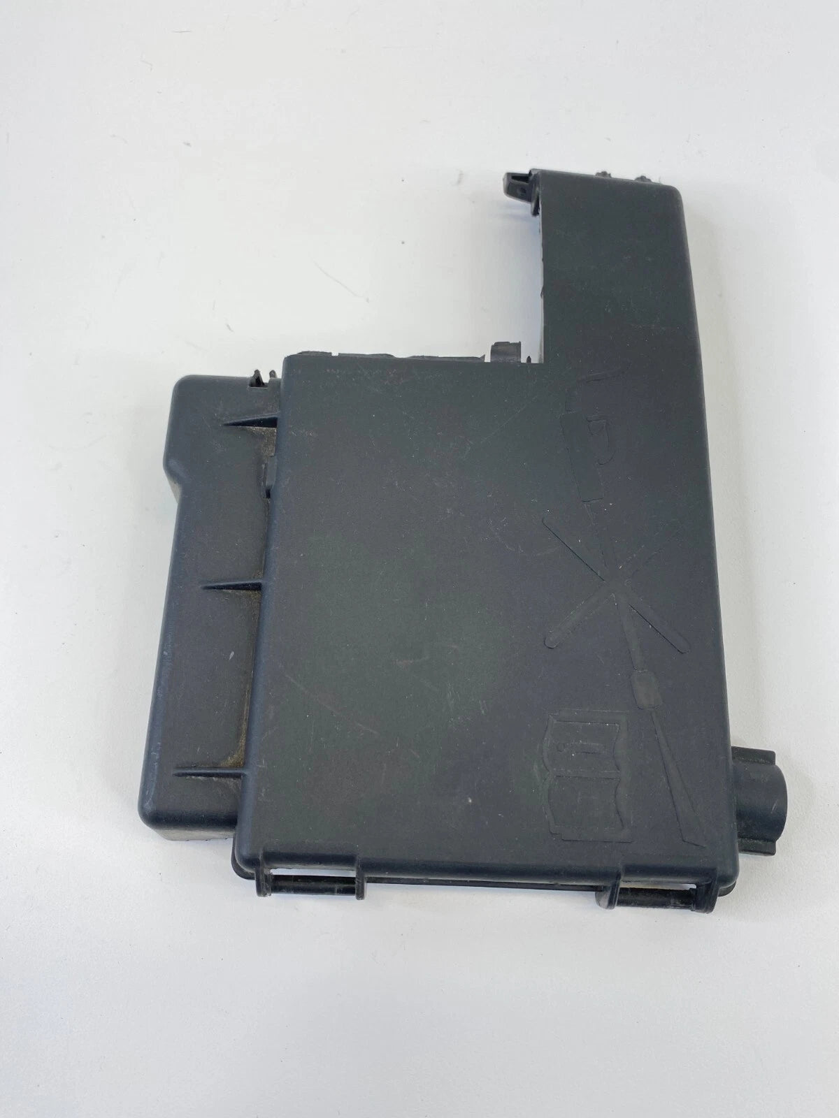 11-15 CHEVY CRUZE POSITIVE BATTERY TERMINAL FUSE BOX COVER PANEL TRIM 401154265