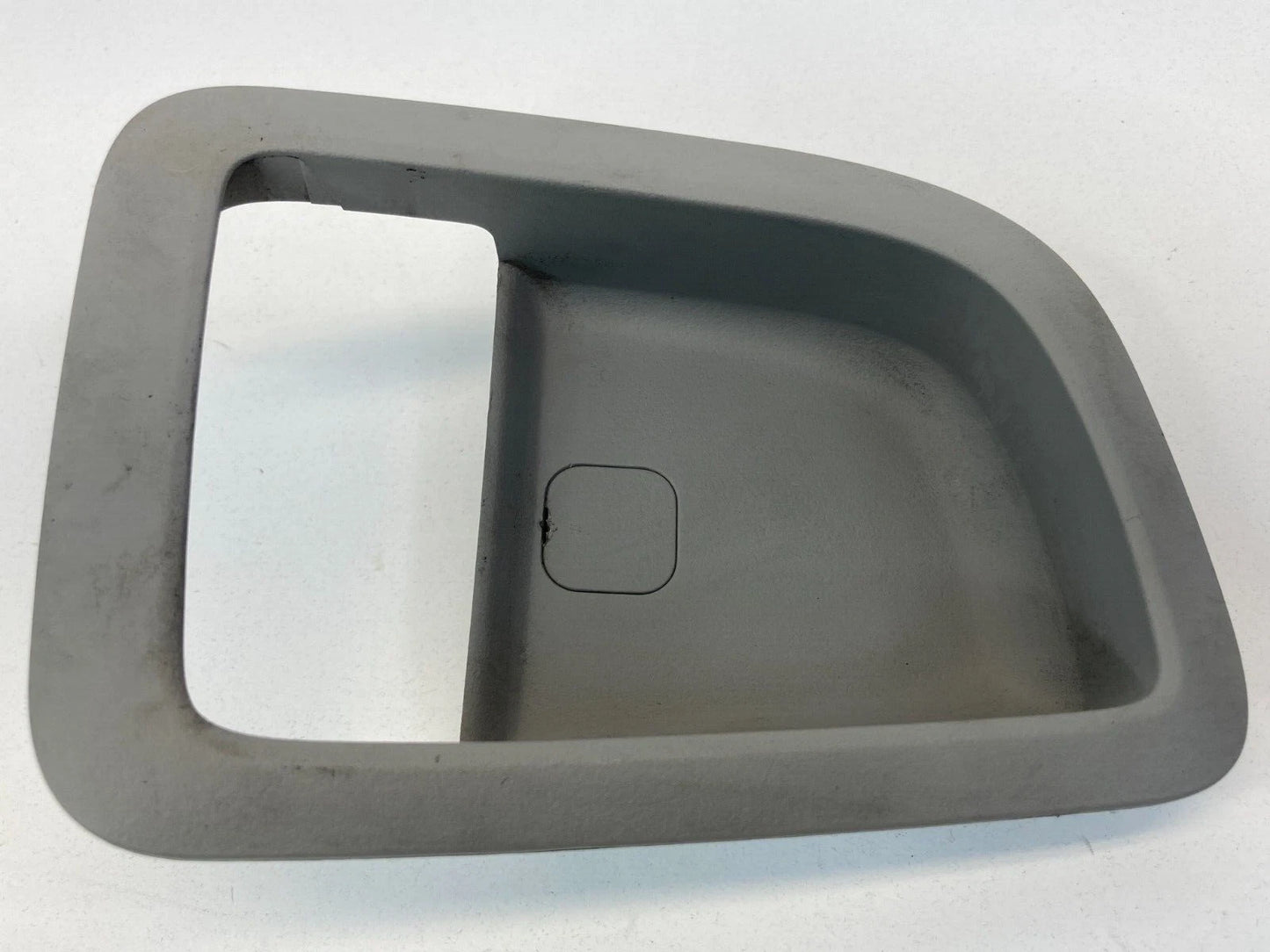 2004-2009 KIA SPECTRA EX SEDAN REAR RIGHT SIDE DOOR HANDLE BEZEL TRIM 836212F000