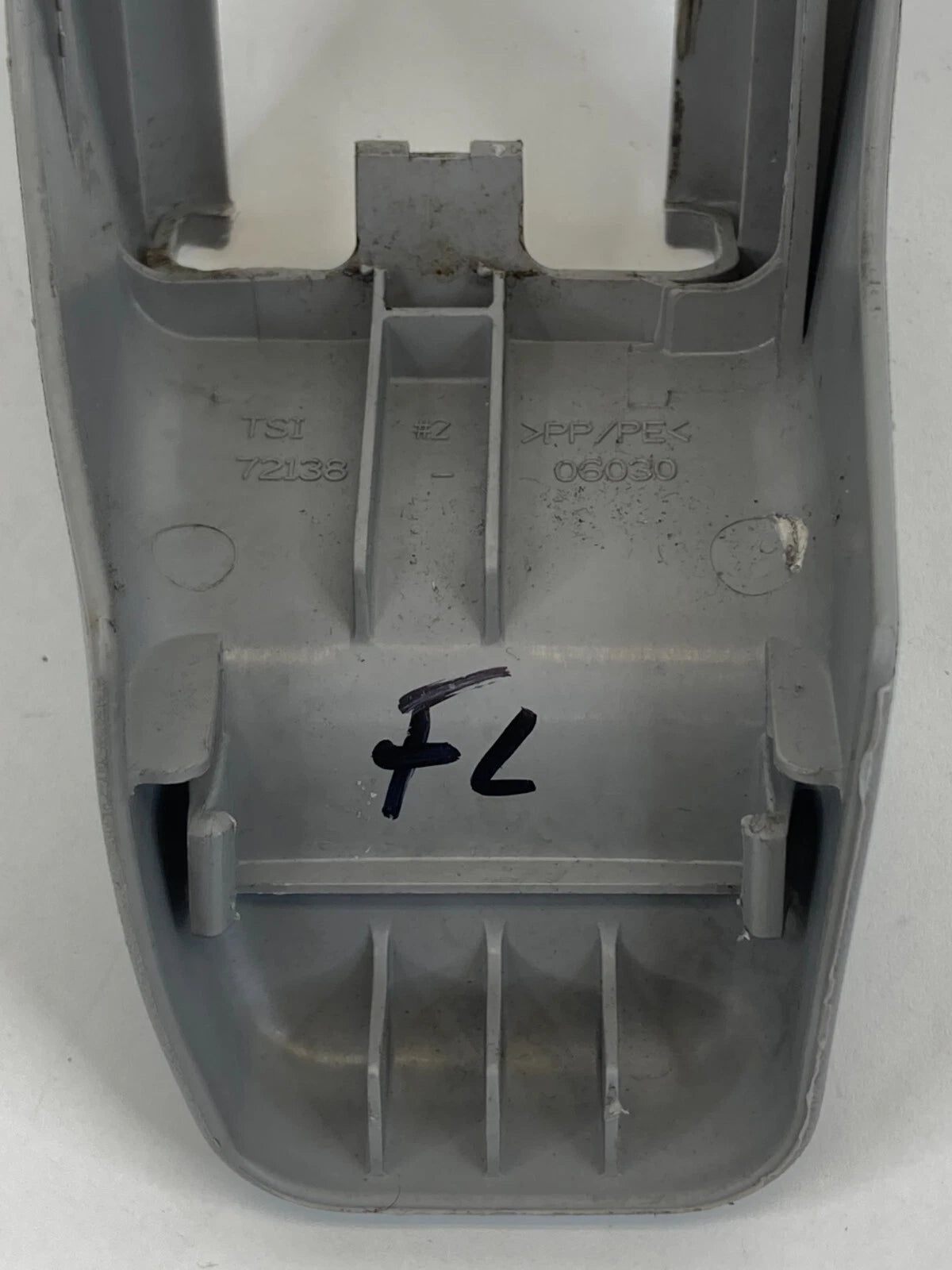 07-11 TOYOTA CAMRY FRONT LEFT SIDE SEAT RAIL TRACK END COVER TRIM 72138-06030