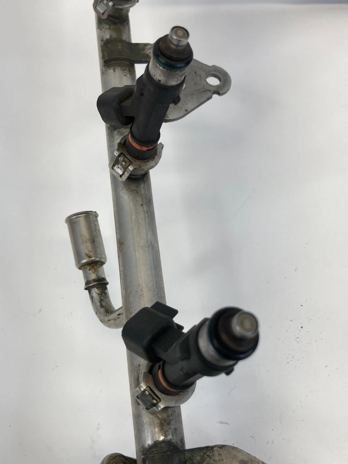 2004 FORD F-150 5.4L V8 A/T FUEL INJECTION RAIL W/ INJECTORS 3L3E-9F792-J6H OEM