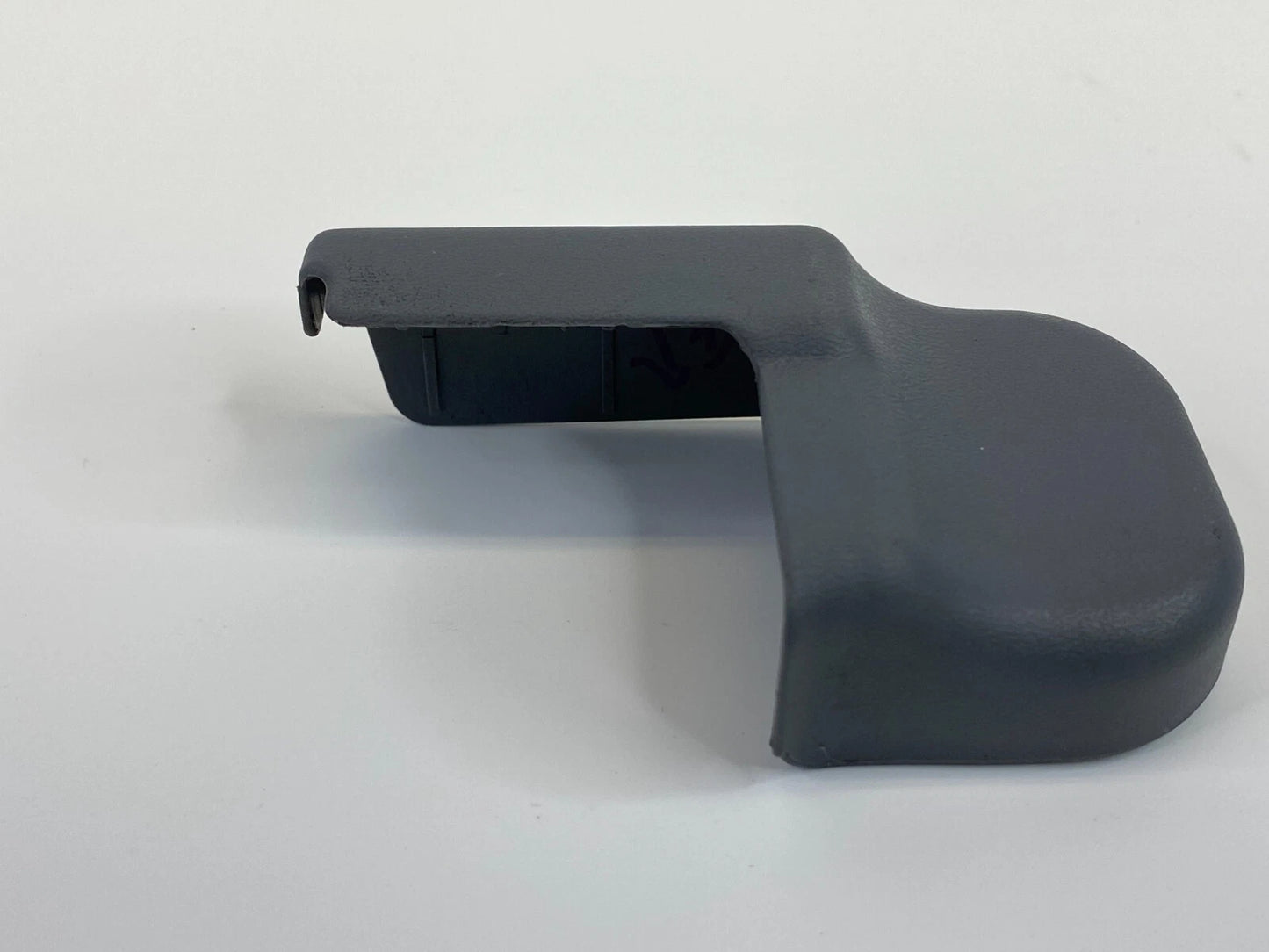 00-06 HYUNDAI ELANTRA FRONT SEAT TRACK REAR RIGHT INNER COVER CAP 88568-2D100