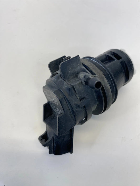 2014-2019 TOYOTA COROLLA WINDSHIELD WASHER PUMP MOTOR ASSEMBLY 85330-60190 OEM