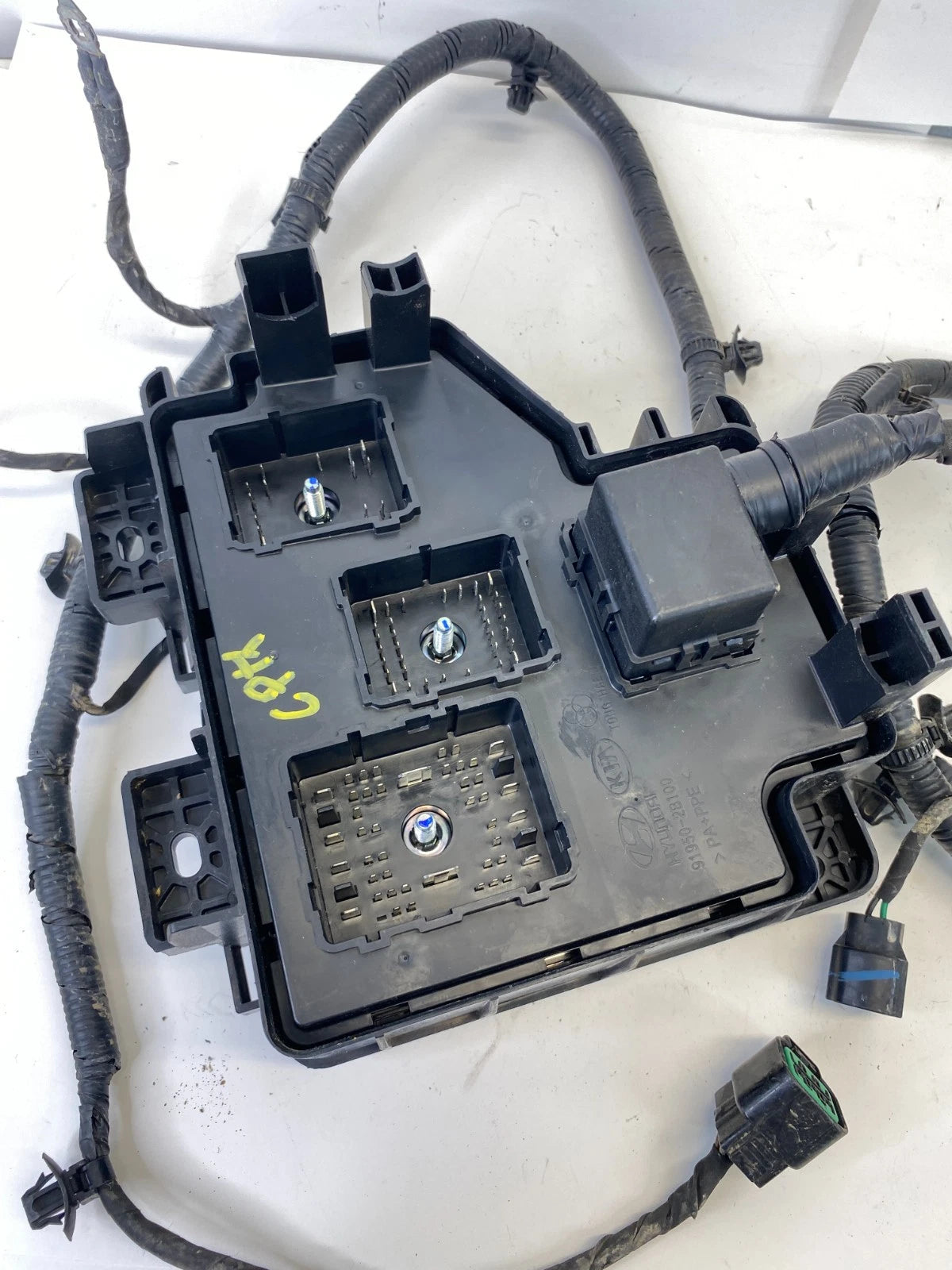 2010-2012 HYUNDAI SANTA FE 2.4L L4 A/T 4WD ENGINE COMPARTMENT FUSE RELAY BOX OEM