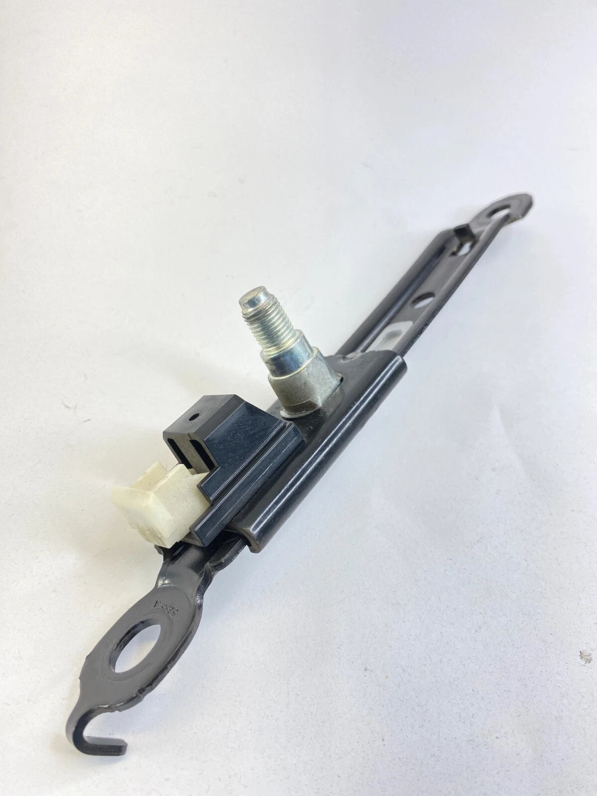 2009 2010 PONTIAC VIBE HATCHBACK FRONT LEFT OR RIGHT SEAT BELT HEIGHT ADJUSTER