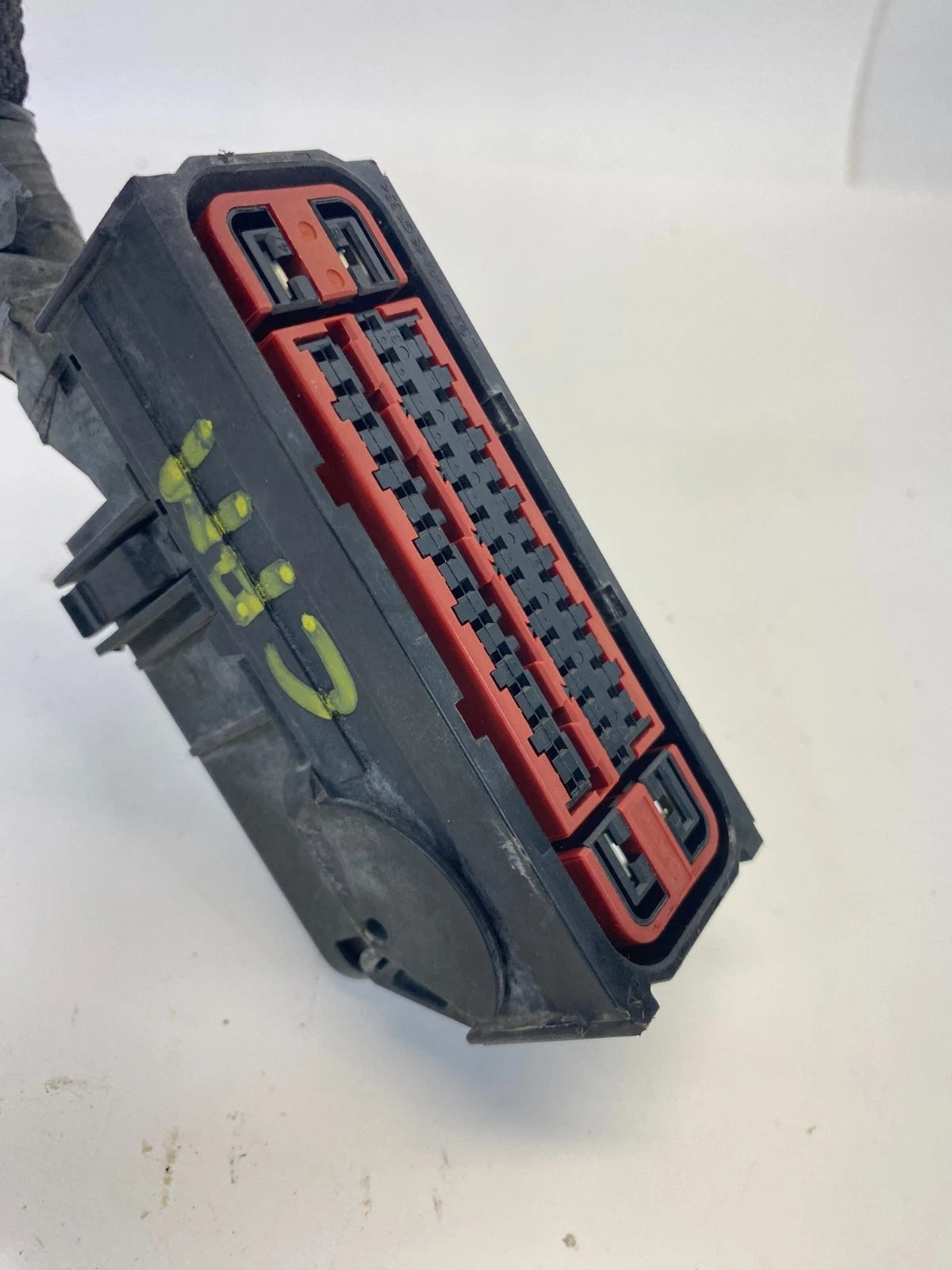 2010-2013 DODGE JOURNEY 3.5L AT FWD ABS ANTI LOCK BRAKE PUMP CONNECTOR PLUG OEM