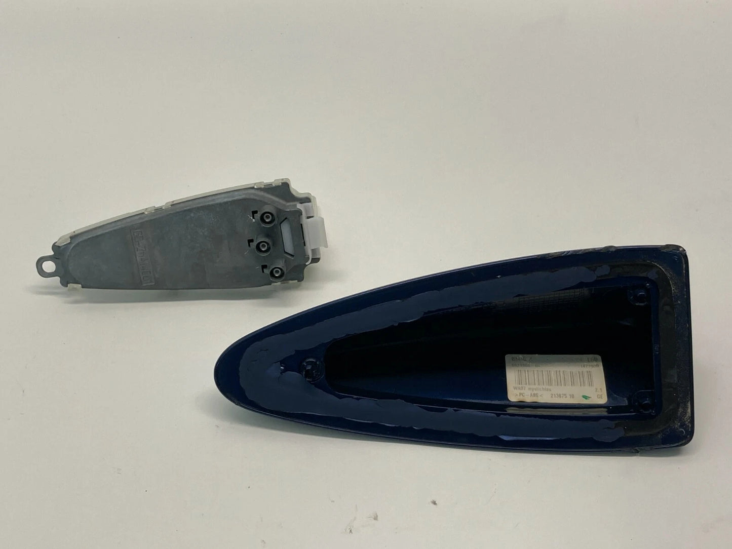 04 05 BMW E60 525I 530I ROOF MOUNT SHARK FIN RADIO GPS ANTENNA 6913288-04 OEM
