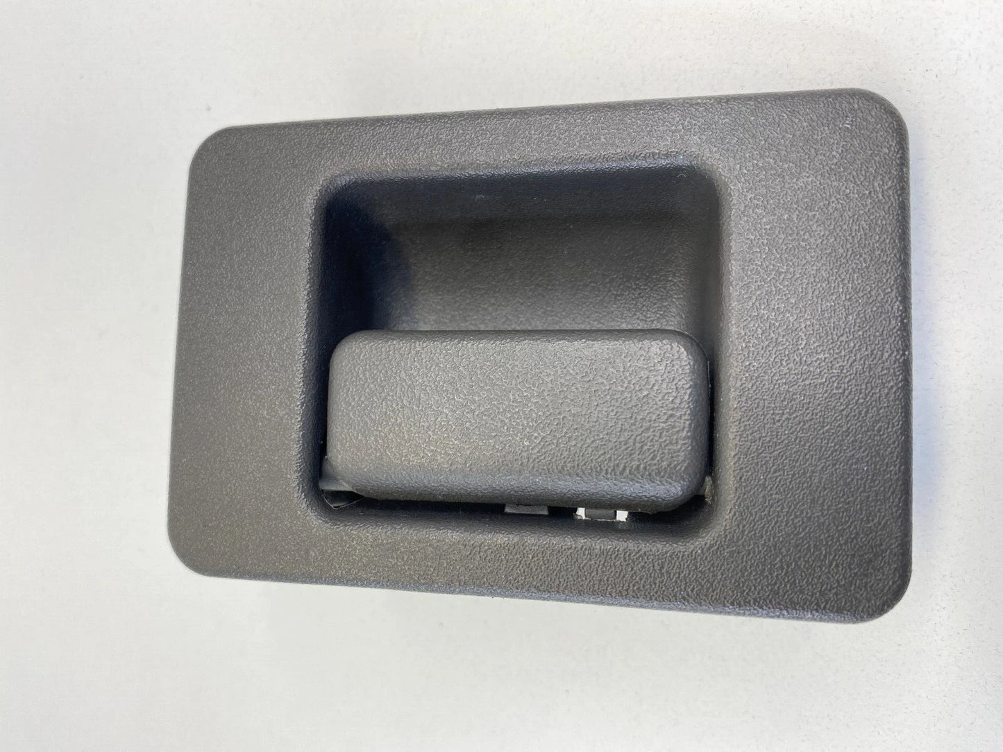 2002-2005 FORD EXPLORER MOUNTAINEER GLOVE BOX DOOR HANDLE LATCH YL2A-1006004-AAW
