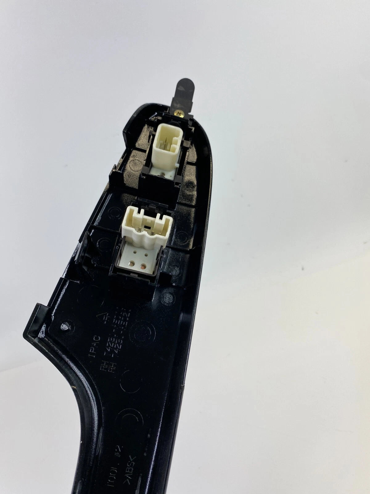 04-10 TOYOTA SIENNA FRONT RIGHT SIDE DOOR ARMREST W/ WINDOW SWITCH 74231-AE011