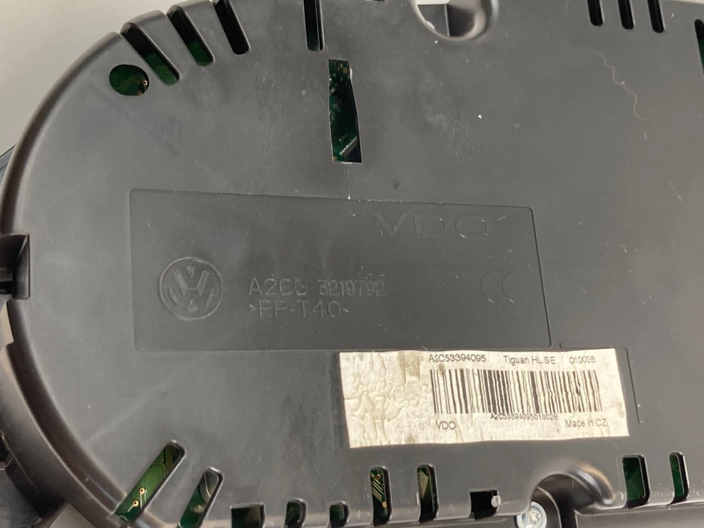 2010-2011 VOLSKWAGEN TIGUAN 2.0L A/T SPEEDOMETER CLUSTER GAUGES 166K MILES OEM