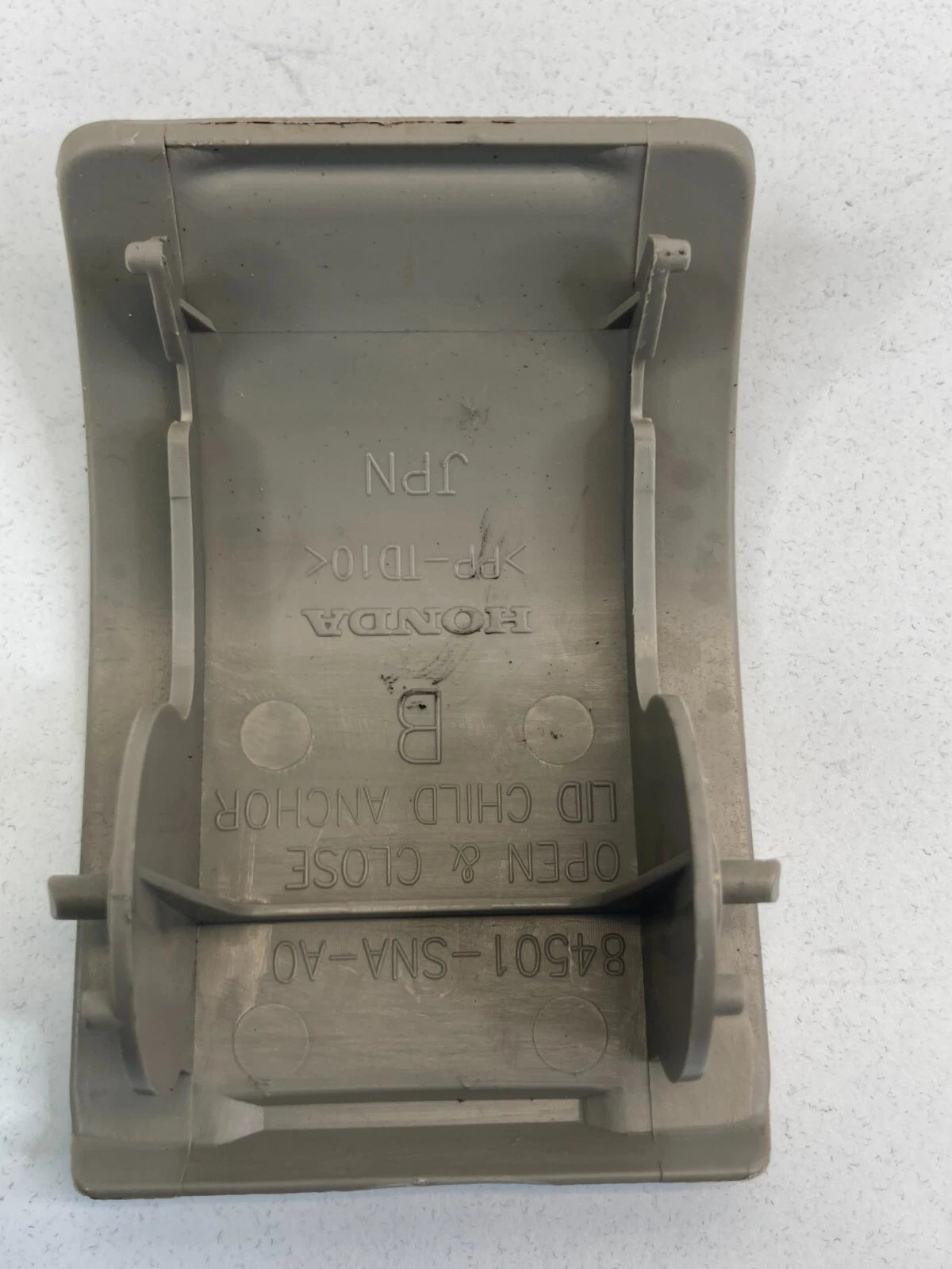 06-11 HONDA CIVIC SEDAN CHILD REAR SEAT RESTRAINT ANCHOR COVER 84501SNAA0 OEM