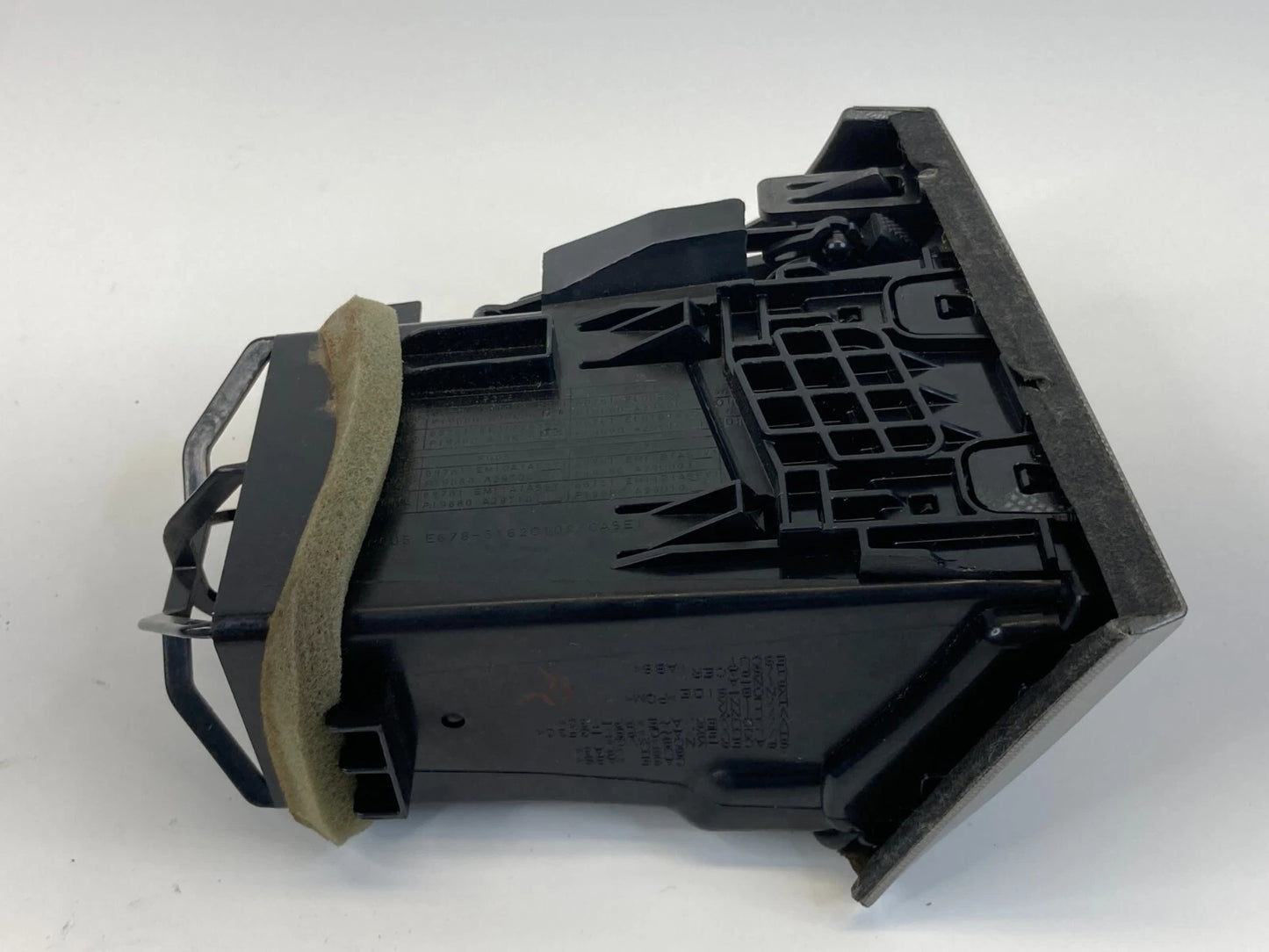 2007-2012 NISSAN VERSA DASH LEFT SIDE HEATER AIR VENT OUTLET GRILLE E6785162Q10