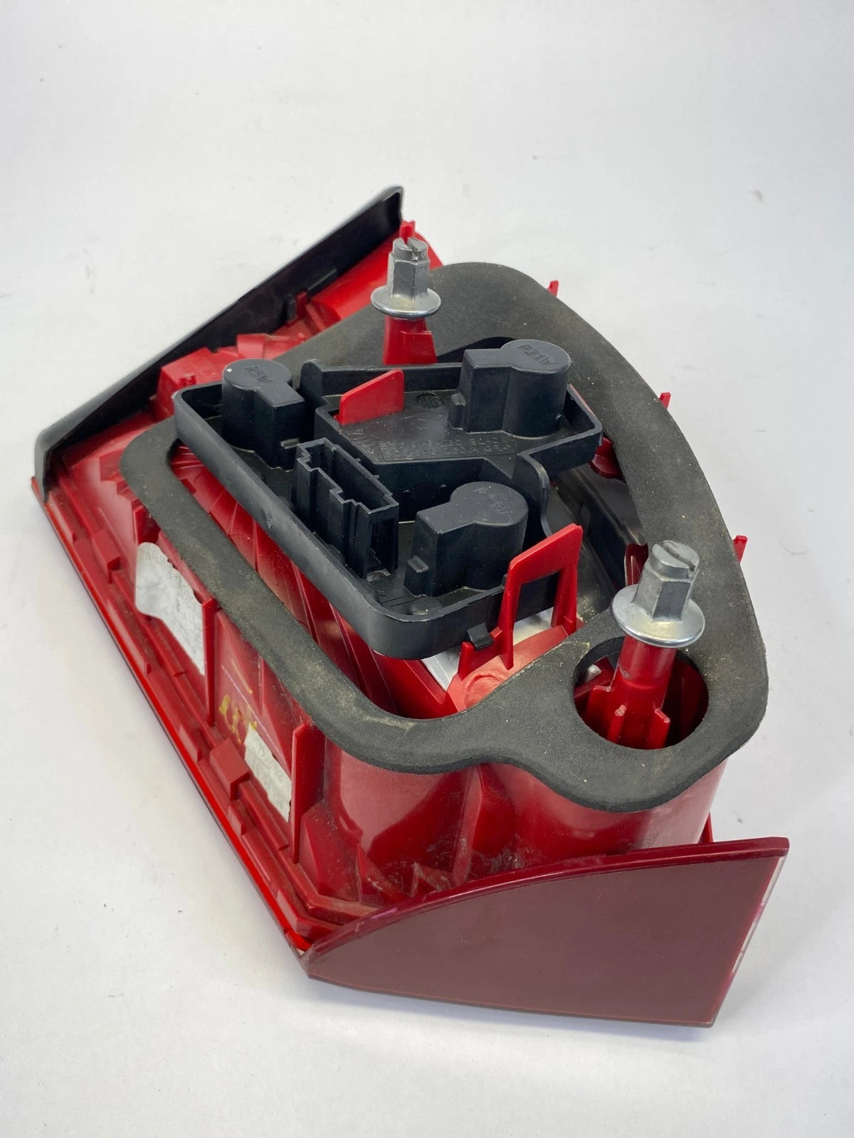 2011-2014 VOLKSWAGEN JETTA TAILLIGHT INNER REAR RIGHT PASSENGER SIDE OEM FACTORY