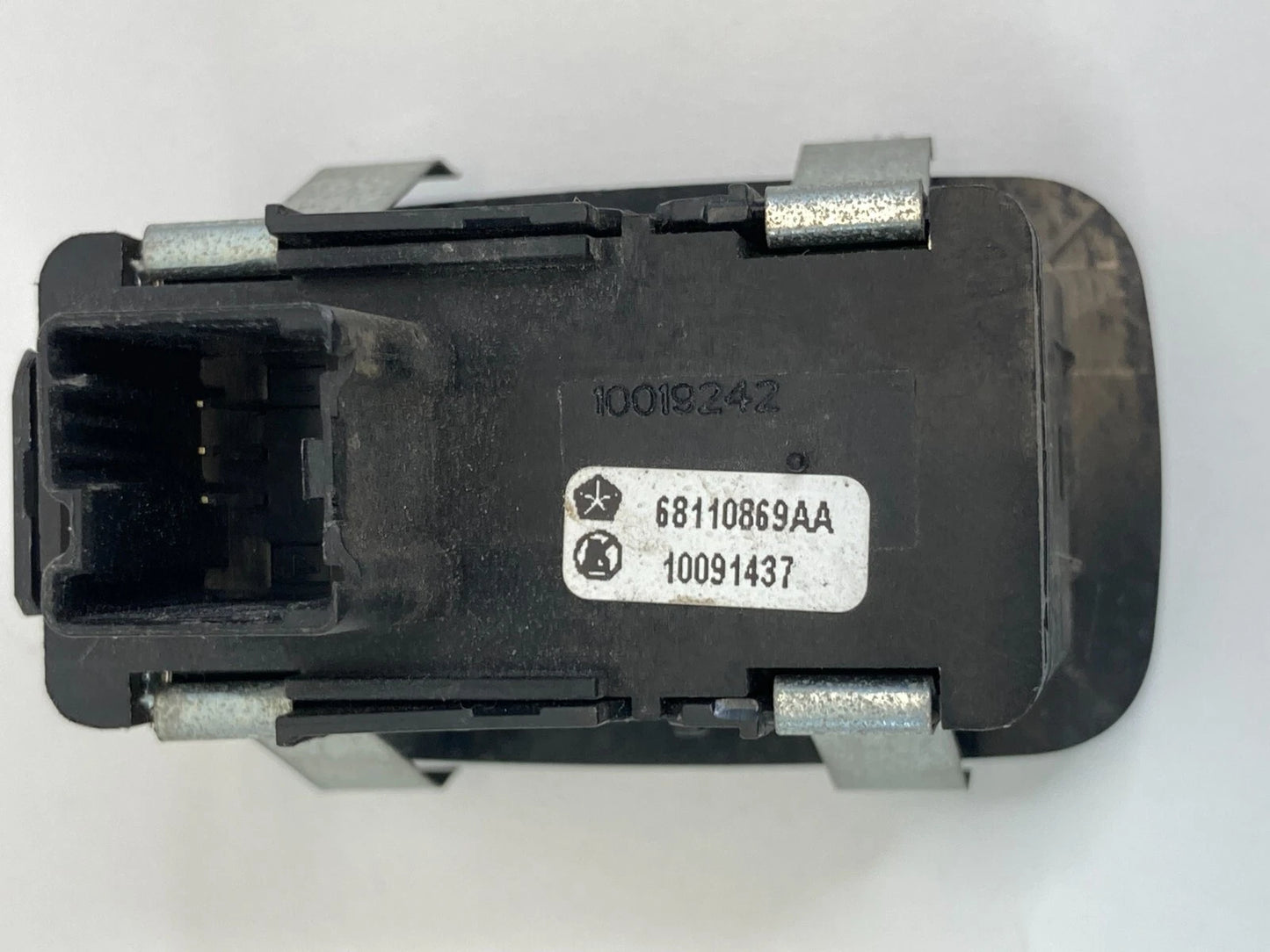 2012-2020 DODGE GRAND CARAVAN REAR RIGHT DOOR WINDOW CONTROL SWITCH 68110869AA