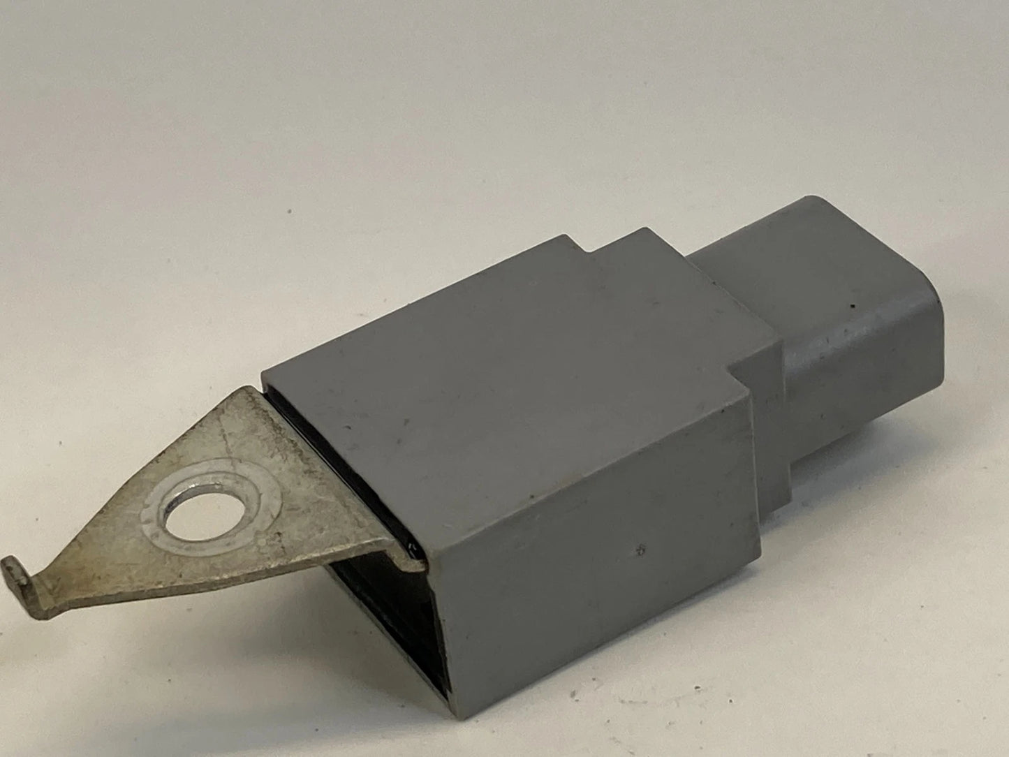 04-09 TOYOTA PRIUS REAR TRUNK LIFTGATE CONDENSER CONTROL MODULE UNIT 90980-04174