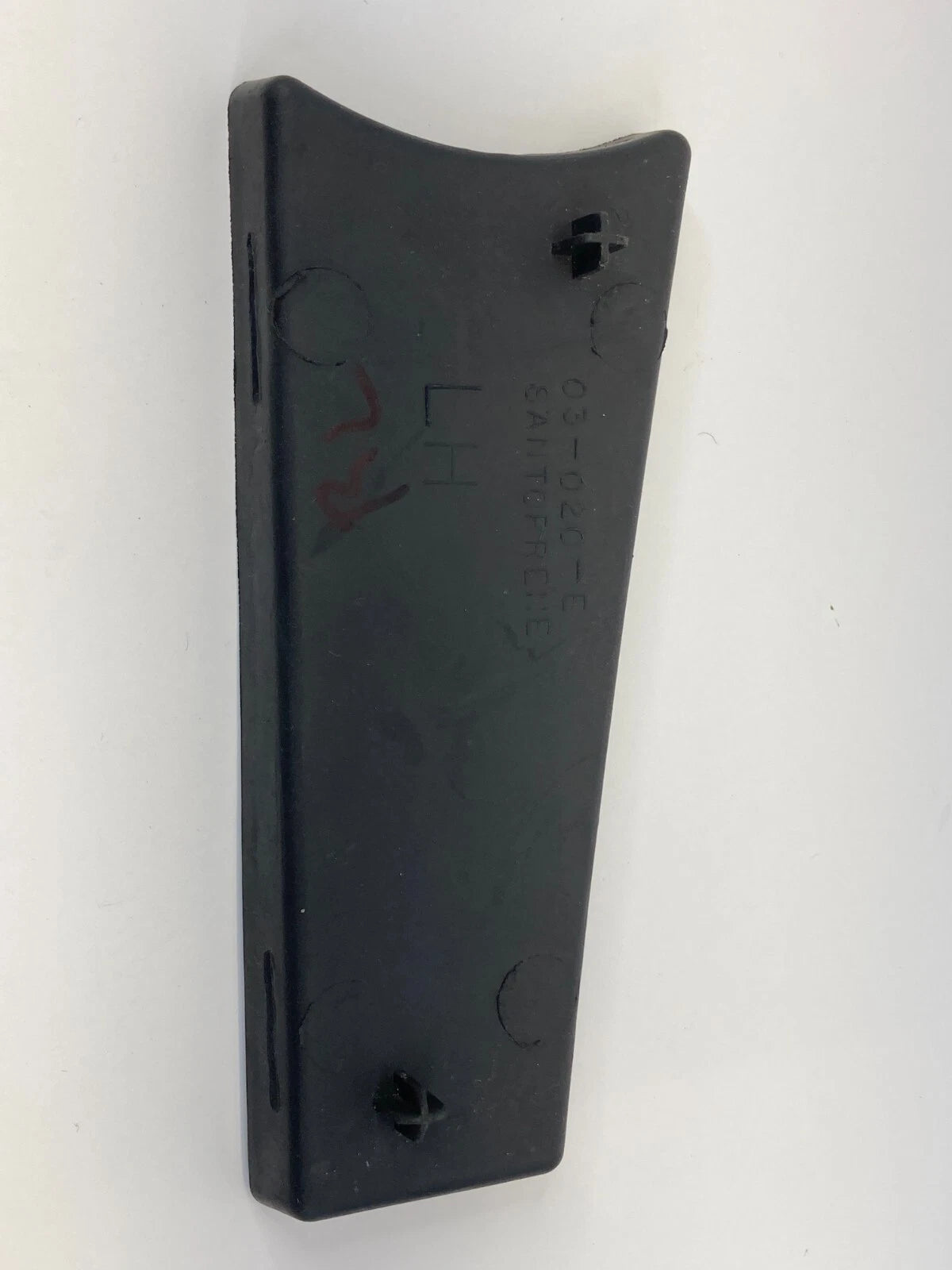 2004-2006 CADILLAC SRX REAR LEFT CUP HOLDER CUPHOLDER RUBBER MAT 03-020-E OEM