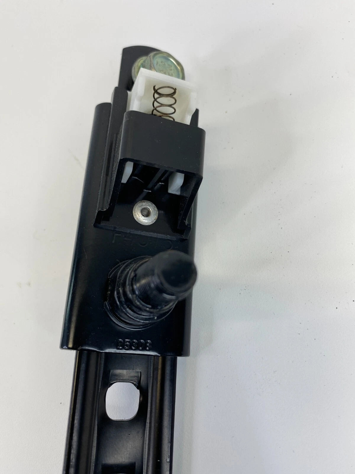 2006-2010 INFINITI M35 FRONT RIGHT PASSENGER SIDE SEAT BELT HEIGHT ADJUSTER OEM
