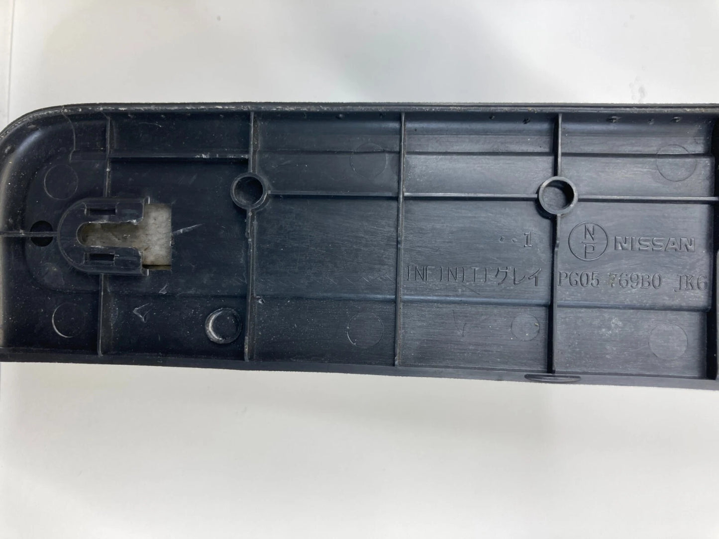07 08 INFINITI G35 SEDAN FRONT RIGHT SIDE DOOR SILL SCUFF PLATE 769B0-JK600 OEM