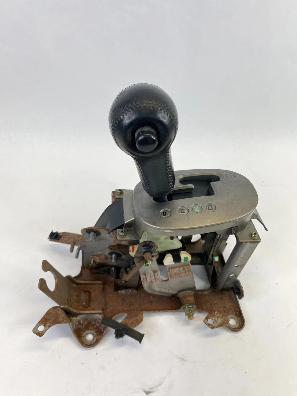 2000-2005 MITSUBISHI ECLIPSE 2.4L L4 A/T FLOOR GEAR SHIFTER LEVER W / KNOB OEM
