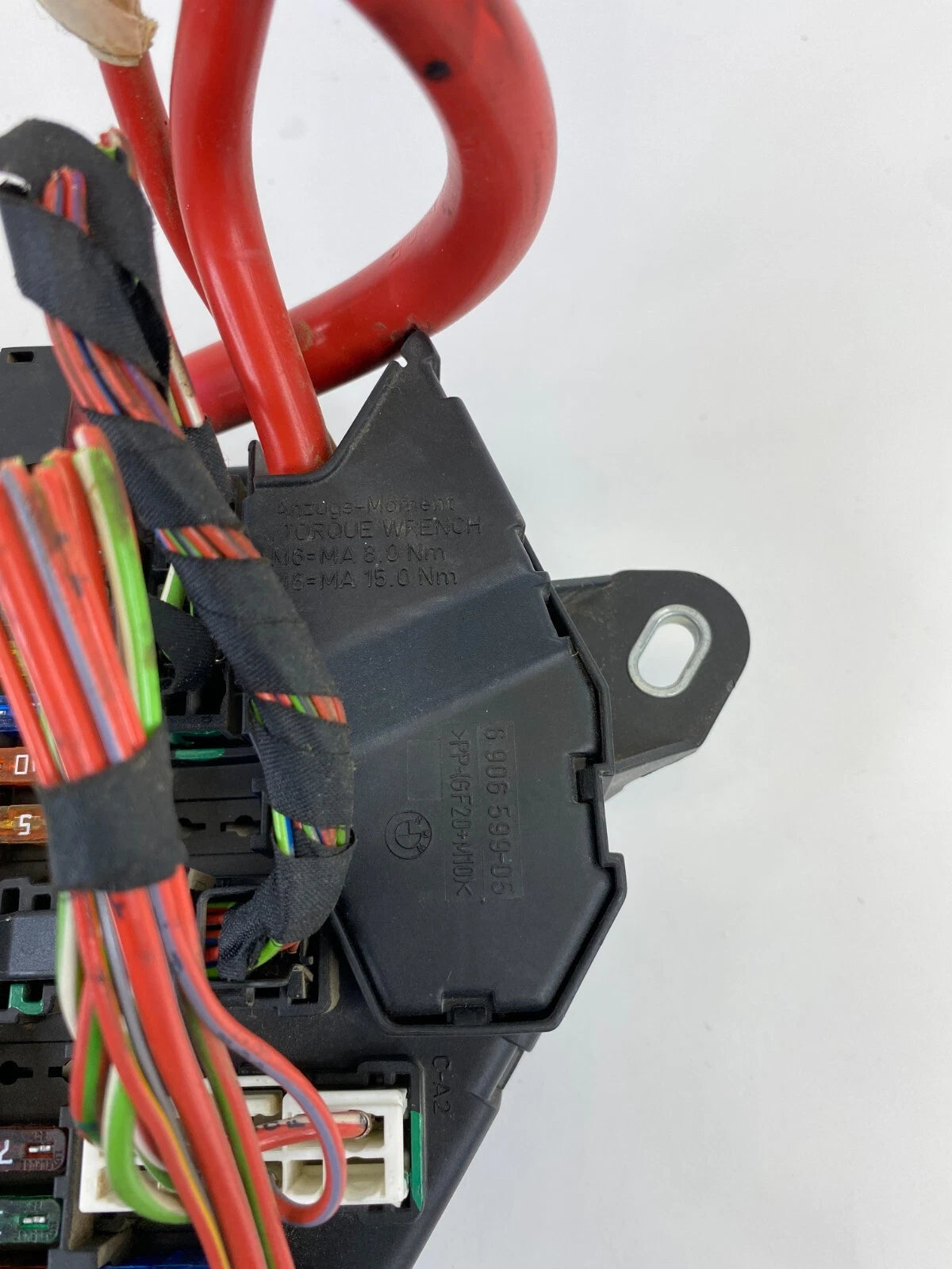 06 07 BMW 530I 3.0L REAR FUSE BOX RELAY PANEL POWER DISTRIBUTION MODULE 6906599