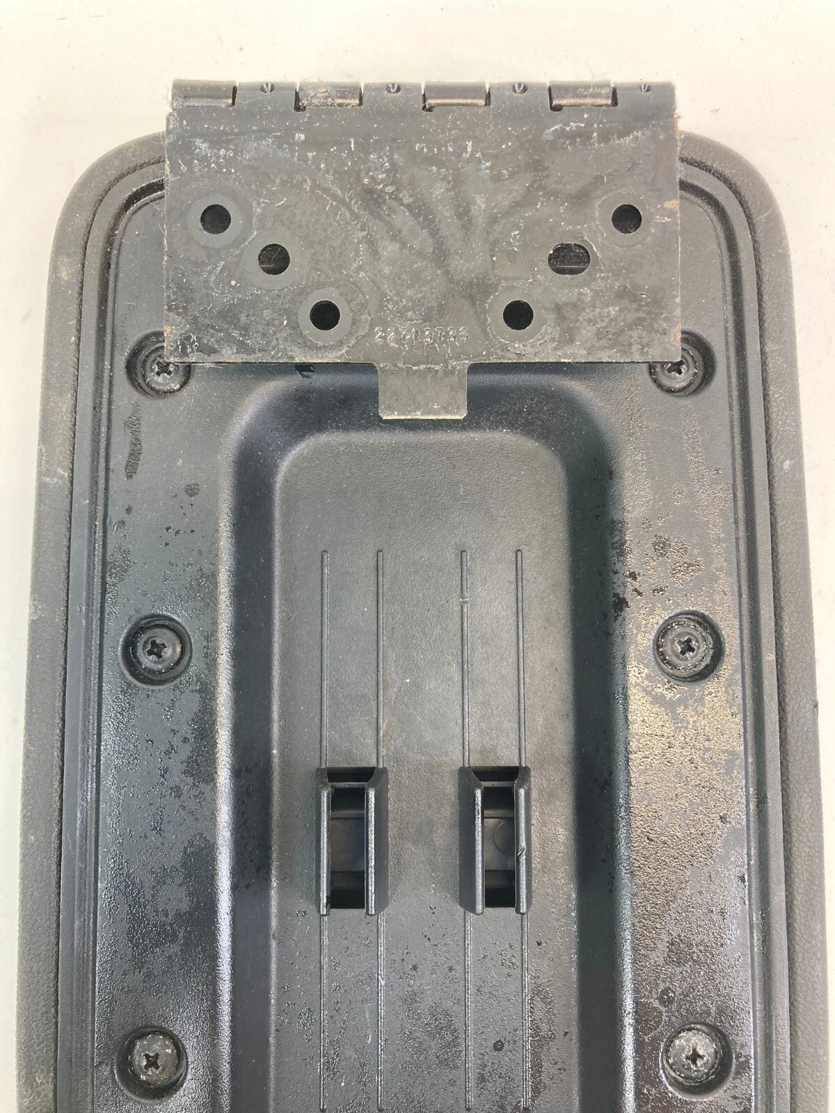 05 06 07 08 09 10 PONTIAC G6 CENTER CONSOLE ARMREST ARM REST LID COVER TOP OEM