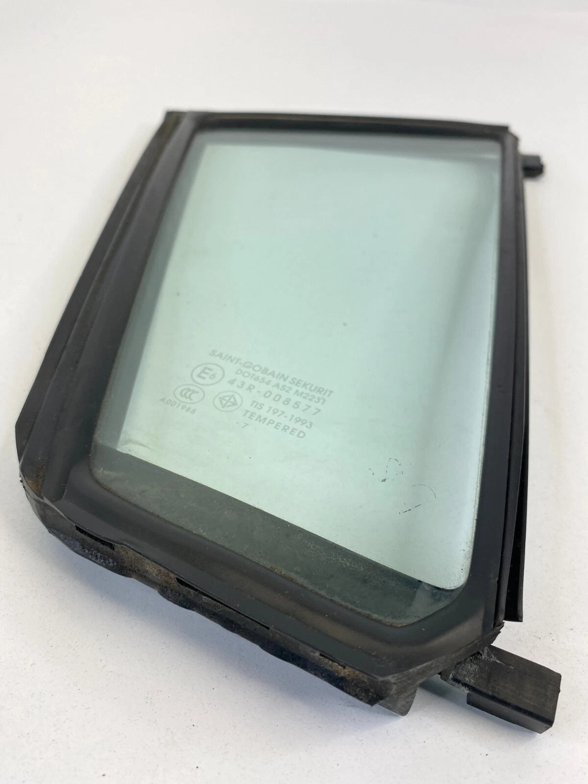 2004-2009 MAZDA MAZDA3 REAR RIGHT PASSENGER QUARTER VENT GLASS BN8V-72-651 OEM