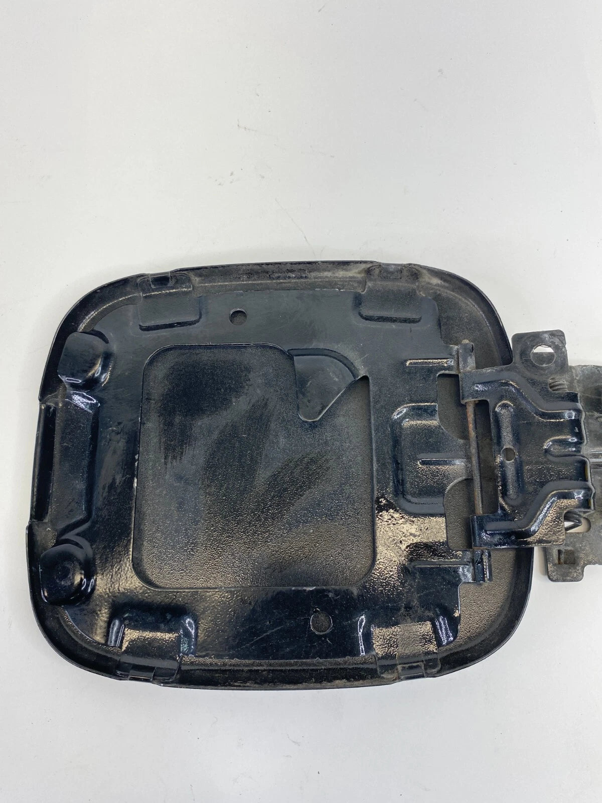 02 03 04 05 06 07 SATURN VUE 3.5L A/T FUEL FILLER DOOR GAS LID COVER OEM