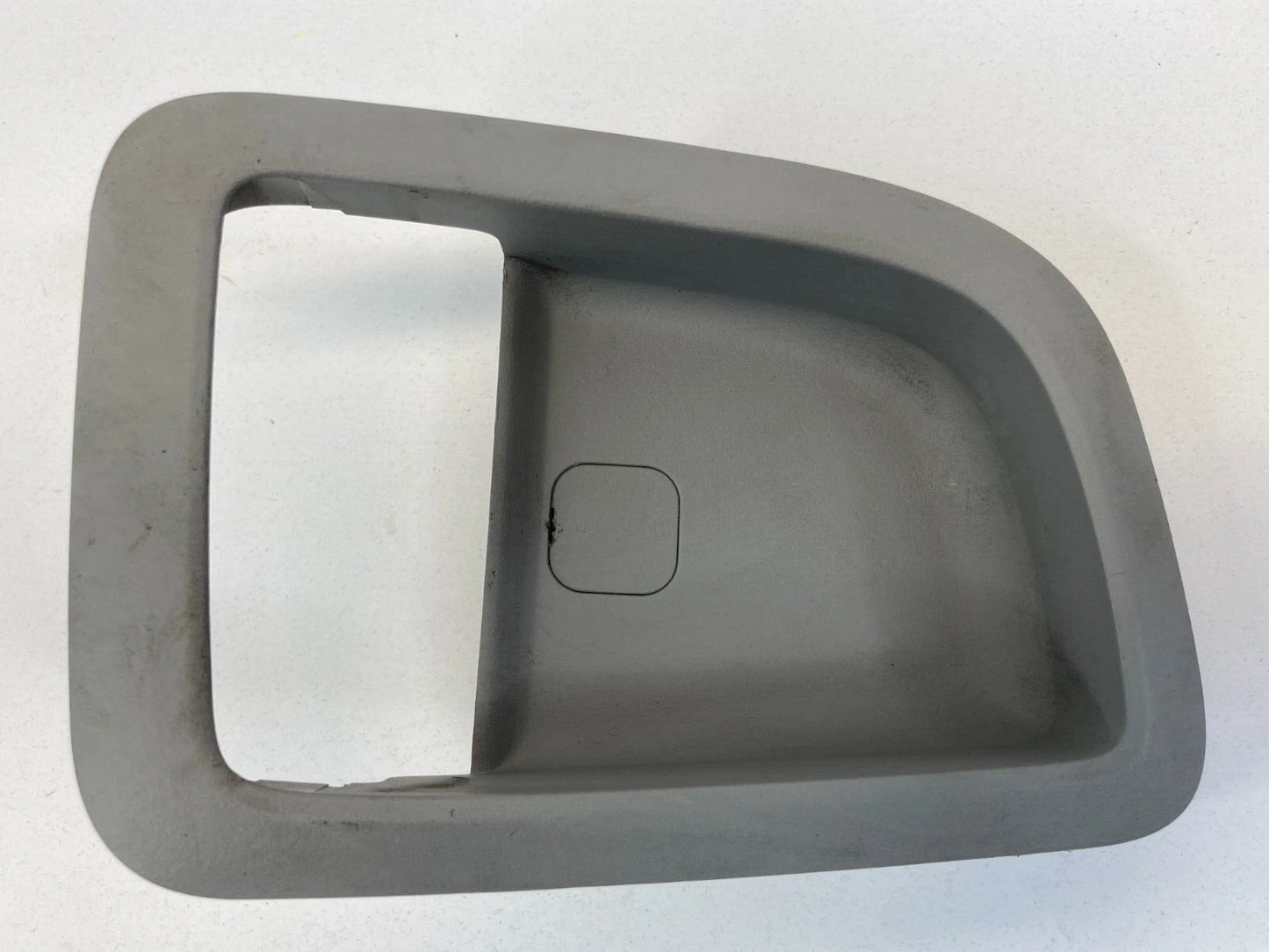 2004-2009 KIA SPECTRA EX SEDAN REAR RIGHT SIDE DOOR HANDLE BEZEL TRIM 836212F000