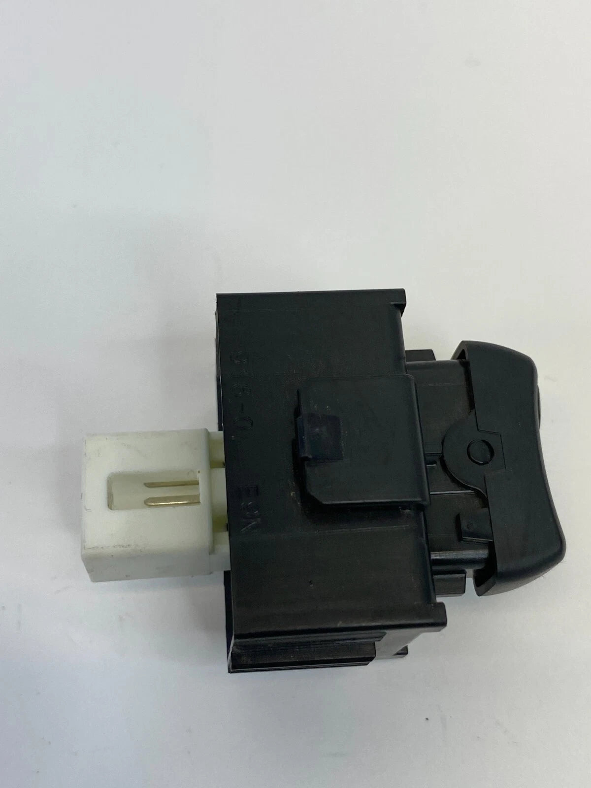 2010-2015 TOYOTA PRIUS FRONT RIGHT PASSENGER SIDE DOOR LOCK SWITCH BUTTON OEM