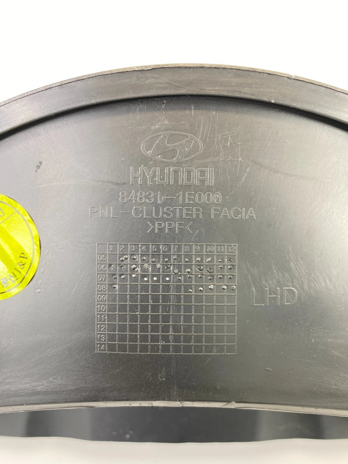 06-11 HYUNDAI ACCENT DASH INSTRUMENT SPEEDOMETER CLUSTER BEZEL TRIM 84831-1E000