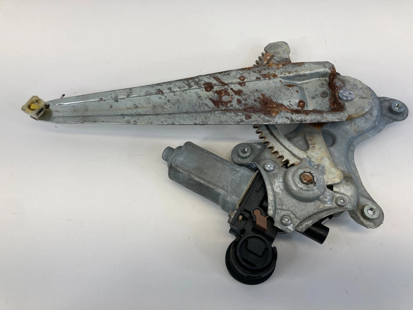 2002-2006 TOYOTA CAMRY REAR RIGHT DOOR POWER WINDOW MOTOR REGULATOR 85720-AA050