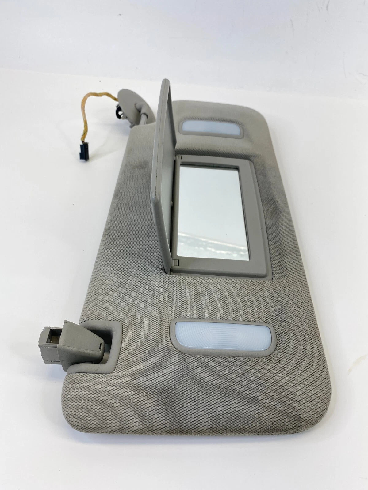 2010-2016 CADILLAC SRX RIGHT PASSENGER SIDE SUNVISOR SUN VISOR SHADE W/ MIRROR