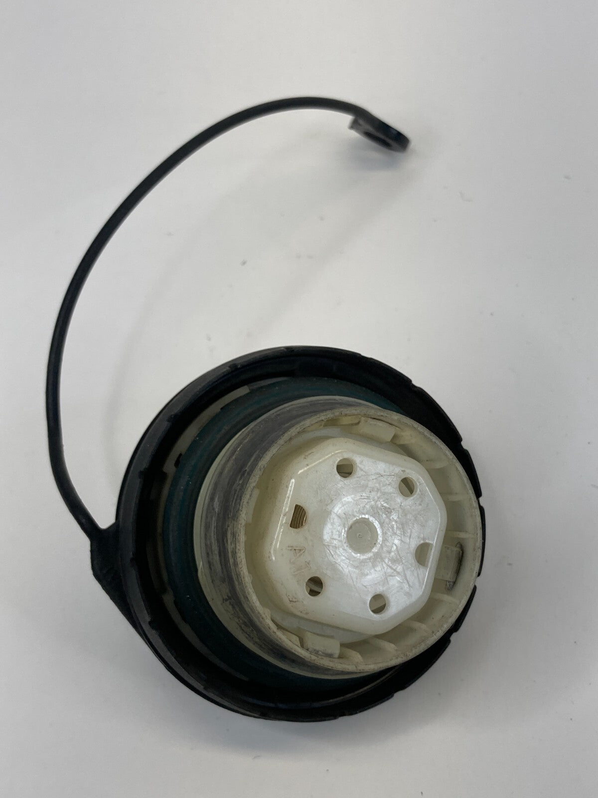 2011-2016 LaCrosse 2011-2017 Regal Fuel Filler Tank Cap Gas Top Cover OEM