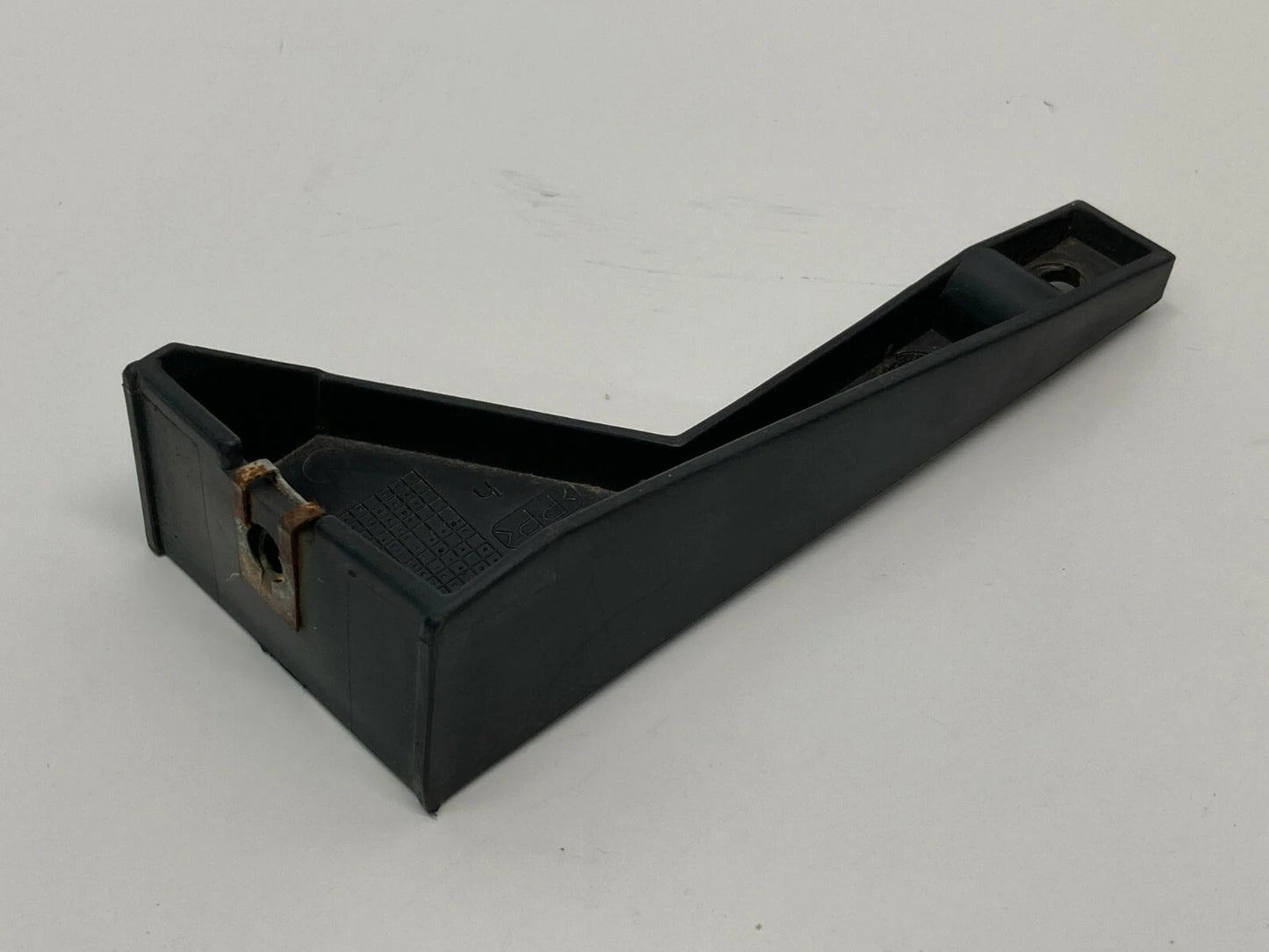 99 BMW 328I FRONT LEFT DRIVER SIDE FOG LIGHT LAMP BRACKET SUPPORT 1977107-1 OEM