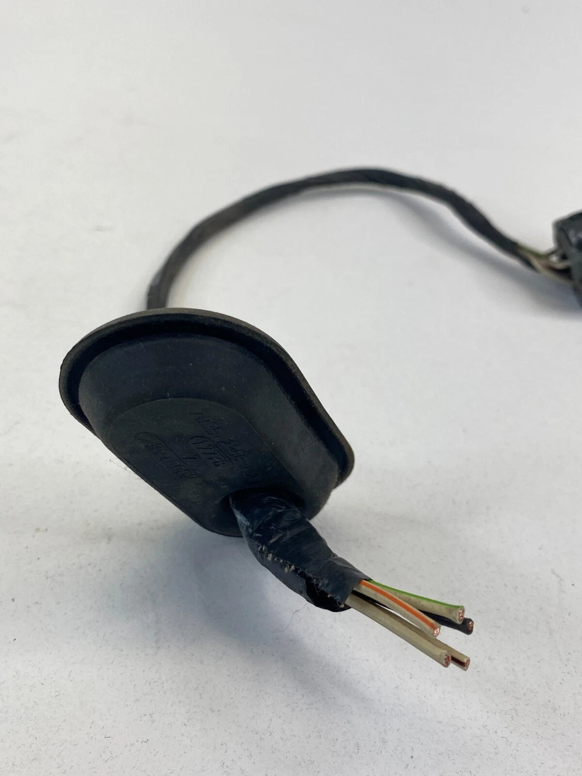 2003 DODGE GRAND CARAVAN RIGHT TAILLIGHT WIRE WIRING HARNESS CONNECTOR 7035-2356